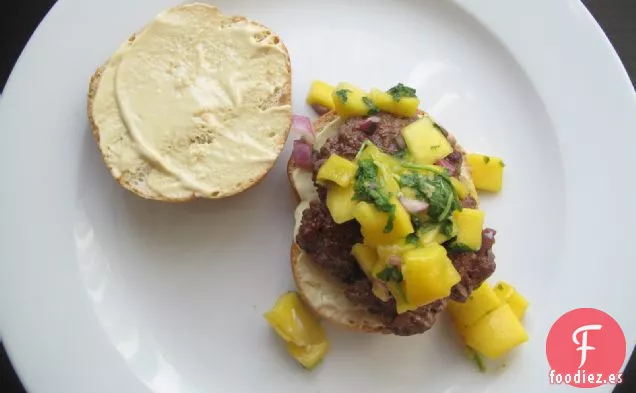 Hamburguesa De Cinco Especias Glaseada Con Mangos De Jengibre