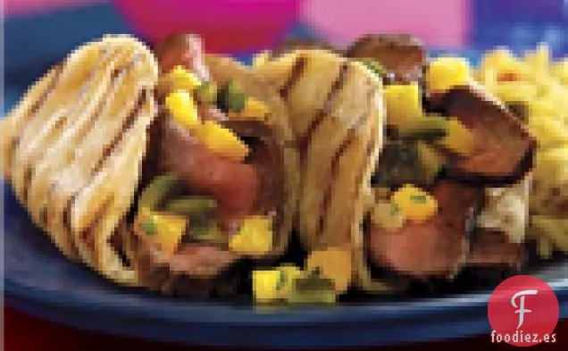 Tacos De Carne A La Parrilla Con Salsa de Mango Poblano