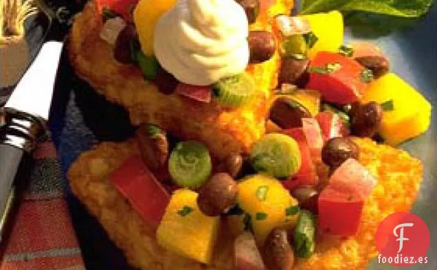 Empanadas De Patata Con Salsa De Frijoles Negros y Mango