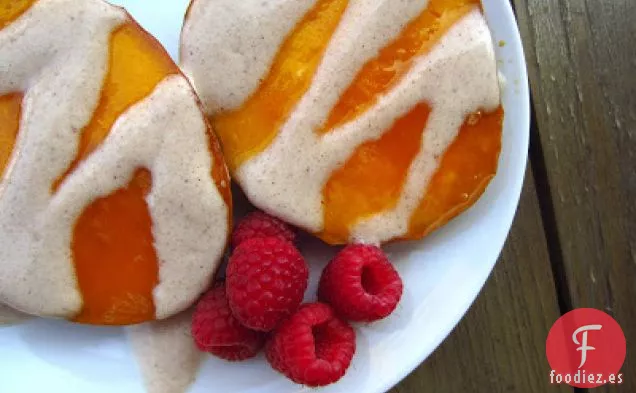 Mitades De Mango Calentadas Con Salsa De Yogur De Canela