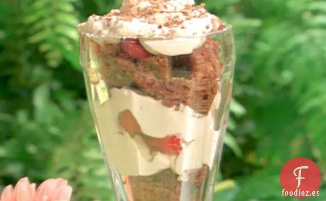 Pastel de Ángel de Chocolate y Parfait de Frambuesa