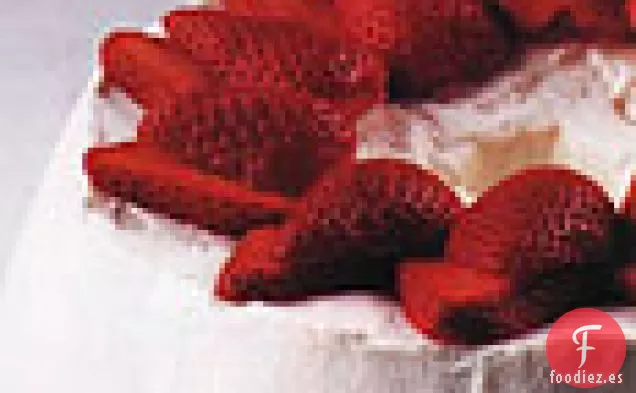 Tarta de Nueces con Fresas y Nata