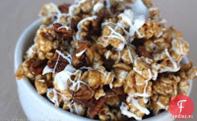 Maíz Con Caramelo De Canela Con Pacanas y Chocolate Blanco {también conocido como Cinna
