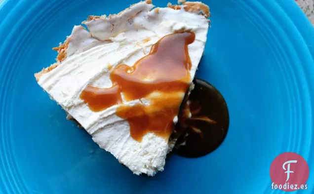 Pastel de Helado con Salsa de Caramelo Fácil