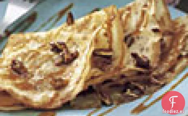 Crepes con Salsa de Caramelo y Nueces Tostadas
