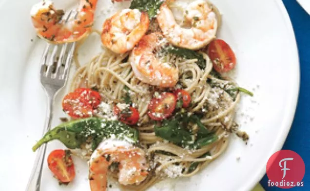 Gambas Con Pasta, Espinacas, Tomates Cherry Y Aceitunas