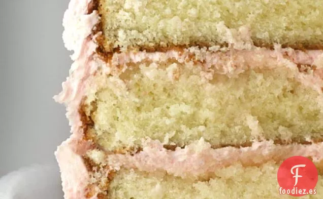 Pastel Amarillo Húmedo Con Glaseado Fácil De Crema De Mantequilla