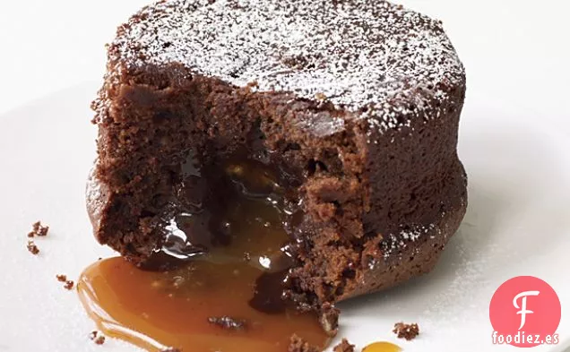Pastel de Chocolate Fundido con Relleno de Caramelo