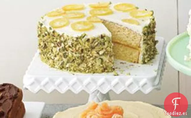 Pastel De Limón Amarillo Con Limones Confitados Y Pistachos