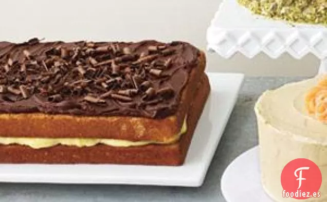 Pastel Amarillo Con Relleno De Crema Pastelera Y Ganache De Chocolate