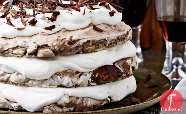 Pastel de Merengue de Avellanas y Chocolate
