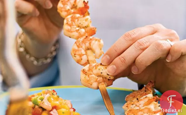 Camarones a la Parrilla con Mango y Salsa de Cebolla Roja