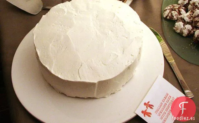 Pastel Blanco Sin Gluten Con Crema De Mantequilla De Merengue Italiano