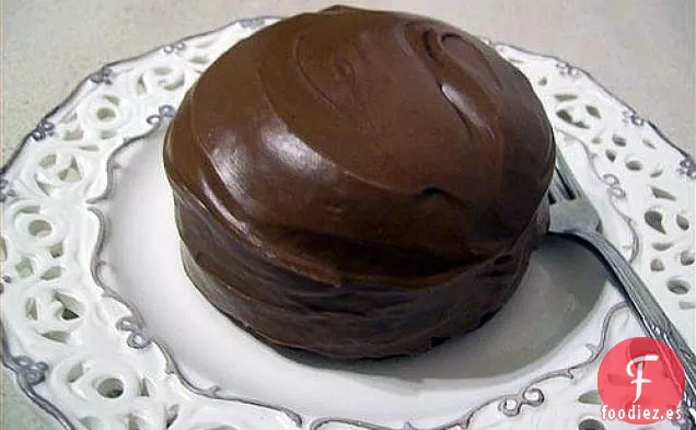 Pastel Mágico De Chispas De Chocolate En Una Taza