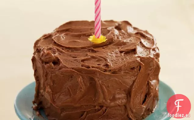Pastel Amarillo con Glaseado de Chocolate