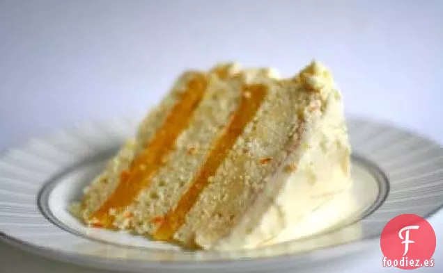 Pastel Blanco de Tres capas Con Relleno De Cuajada De Naranja