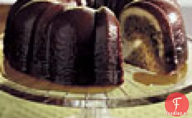 Pastel De Melaza De Pacana Con Glaseado De Bourbon