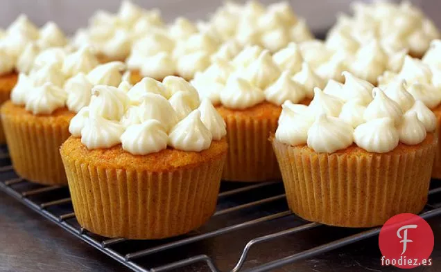 Pastel De Zanahoria Con Glaseado De Queso Crema De Arce