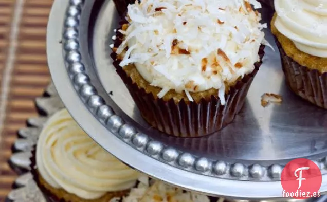 Cupcakes De Pastel De Zanahoria Con Glaseado De Queso Crema