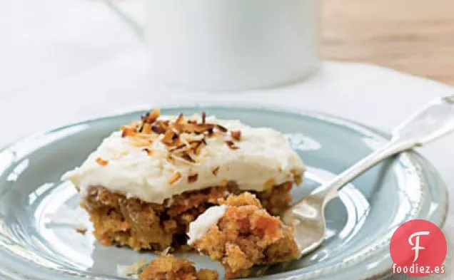 Pastel de Zanahoria con Glaseado de Queso Crema de Coco Tostado