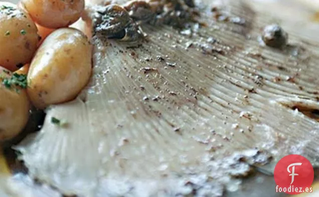 Ala De Skate Con Mantequilla Marrón Y Alcaparras