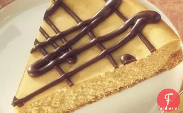 Tarta De Queso De Caramelo Con Chorrito De Chocolate