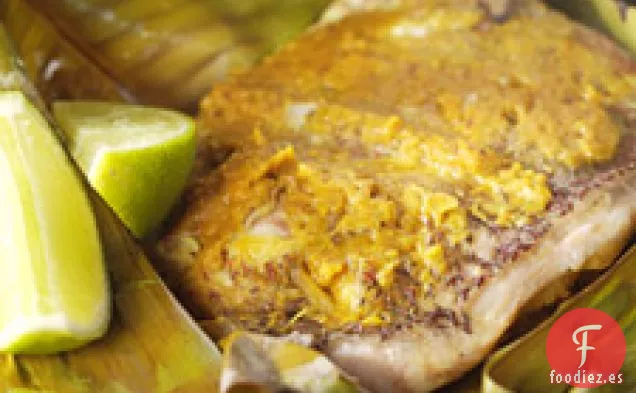 Pargo envuelto en hojas de plátano