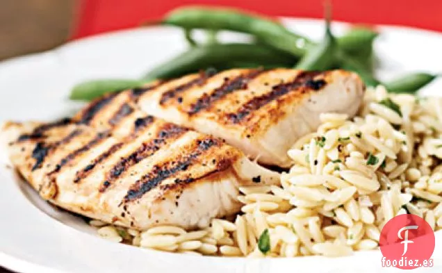 Pargo a la Parrilla con Ensalada de Pasta Orzo