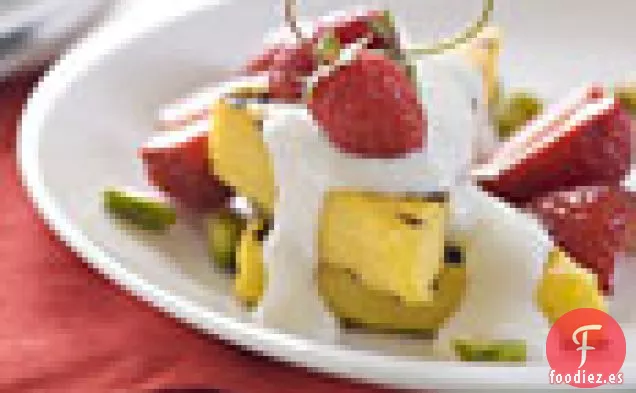 Pastel De Polenta Con Yogur De Azahar, Bayas Y Pistachos