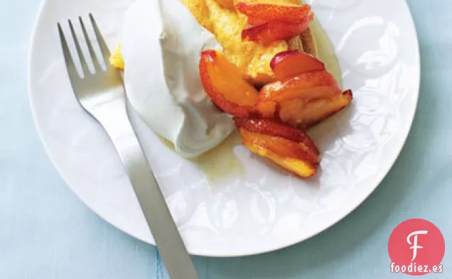 Ciruelas Frescas con Pastel de Polenta