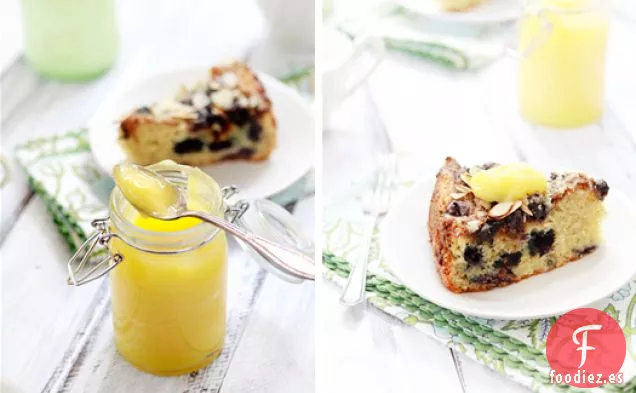 Pastel de Café con Cuajada de Limón y Arándanos