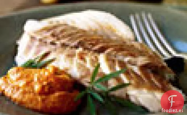 Pargo Rojo al Horno en Sal con Salsa Romesco