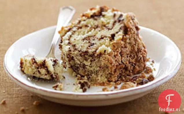 Pastel De Café Con Crema Agria Y Relleno De Nueces Tostadas