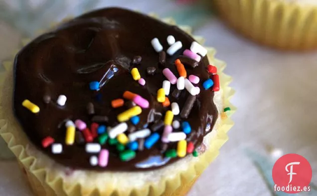Cupcakes De Frambuesa Y Almendras Con Ganache De Chocolate