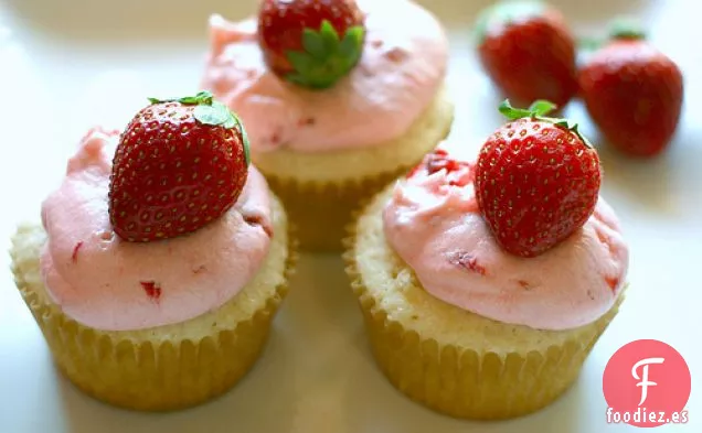Cupcakes De Vainilla Con Glaseado De Fresa