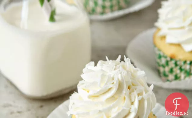 Cupcakes De Coco Con Crema De Mantequilla De Lima