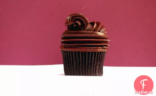 Cupcakes De Chocolate Negro Con Ganache De Chambord De Chocolate