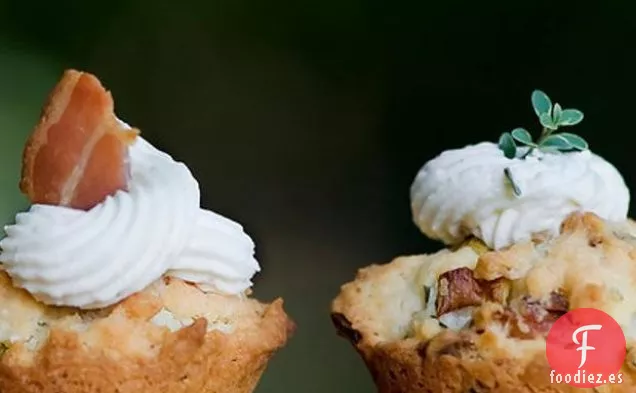 Mini Cupcakes De Hierbas De Tocino Con Glaseado De Queso Crema