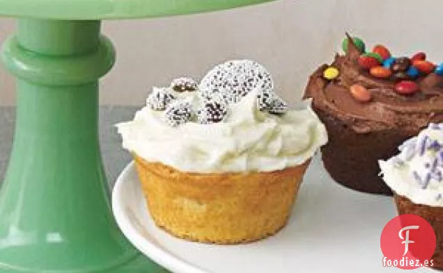 Cupcakes Amarillos Con Glaseado De Vainilla Y Sin Pan