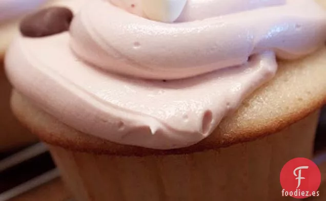 Cupcakes De Yogur De Vainilla Con Glaseado De Crema De Mantequilla De Roselle