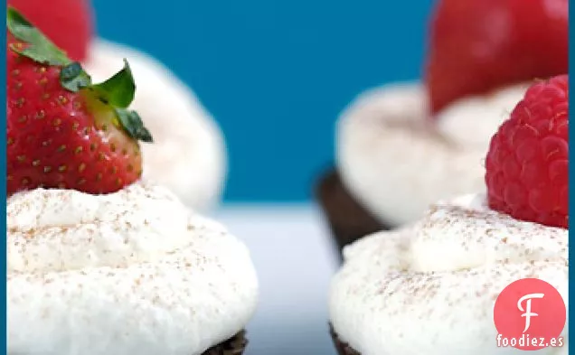 Cupcakes De Chocolate Con Chantilly De Lavanda