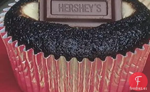 Cupcakes de Chocolate Rellenos de Barra de Chocolate