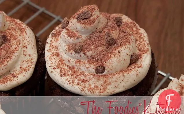 Cupcakes De Chocolate Guatemalteco Con Glaseado De Crema De Mantequilla