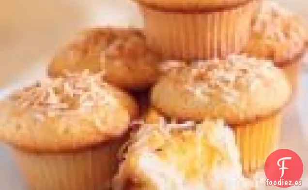 Cupcakes De Coco Con Relleno De Cuajada De Lima