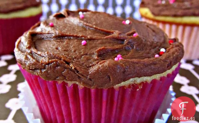 Magdalenas Amarillas Rellenas de Mermelada Con Glaseado De Caramelo