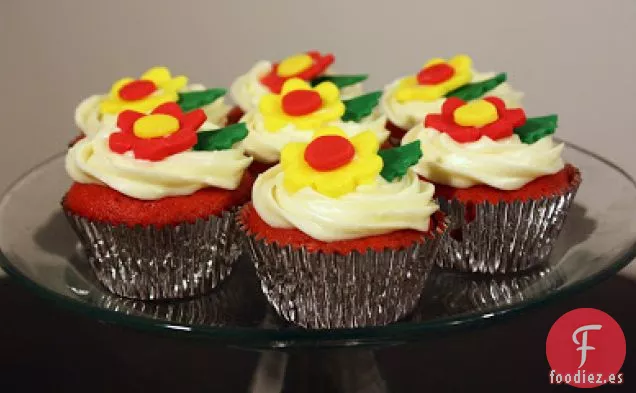 Cupcakes De Terciopelo Rojo Con Glaseado De Queso Crema