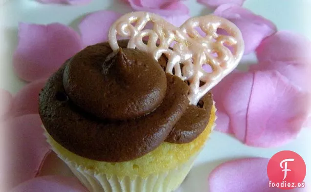 Cupcakes De San Valentín Con Corazones De Chocolate Blanco (rosa)