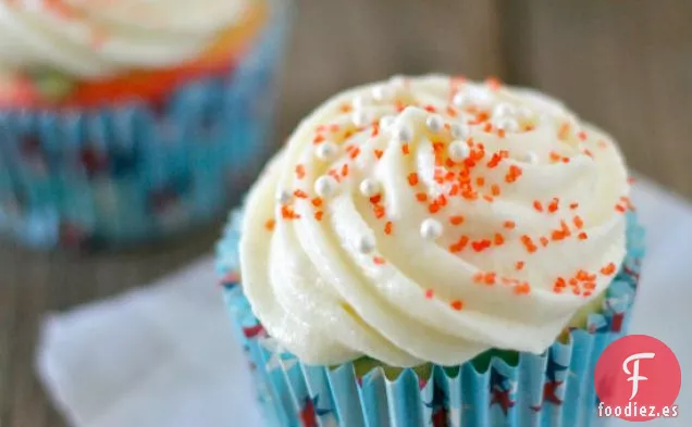 Cupcakes de Vainilla Rojos, Blancos y Azules En Capas Con Crea a prueba de tontos