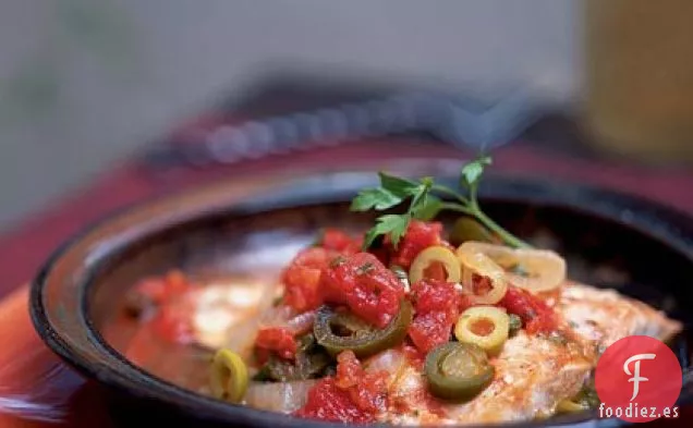 Filetes de Pescado a la Veracruzana (Filetes de Pescado Cocidos con Tomates, Alcaparras,Aceitunas y Hierbas)