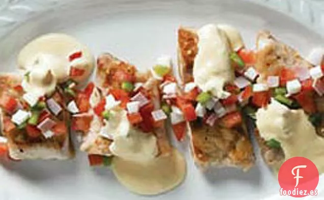 Pescado con Ensalada de Gazpacho Cremoso
